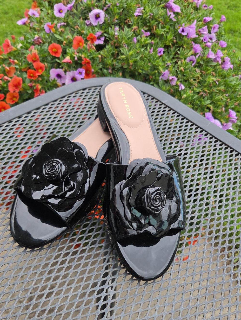 Taryn Rose “Violet” Patent leather Slide Sandal 8.5B